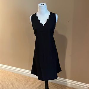 Black sleeveless scallop hem v-neck dress